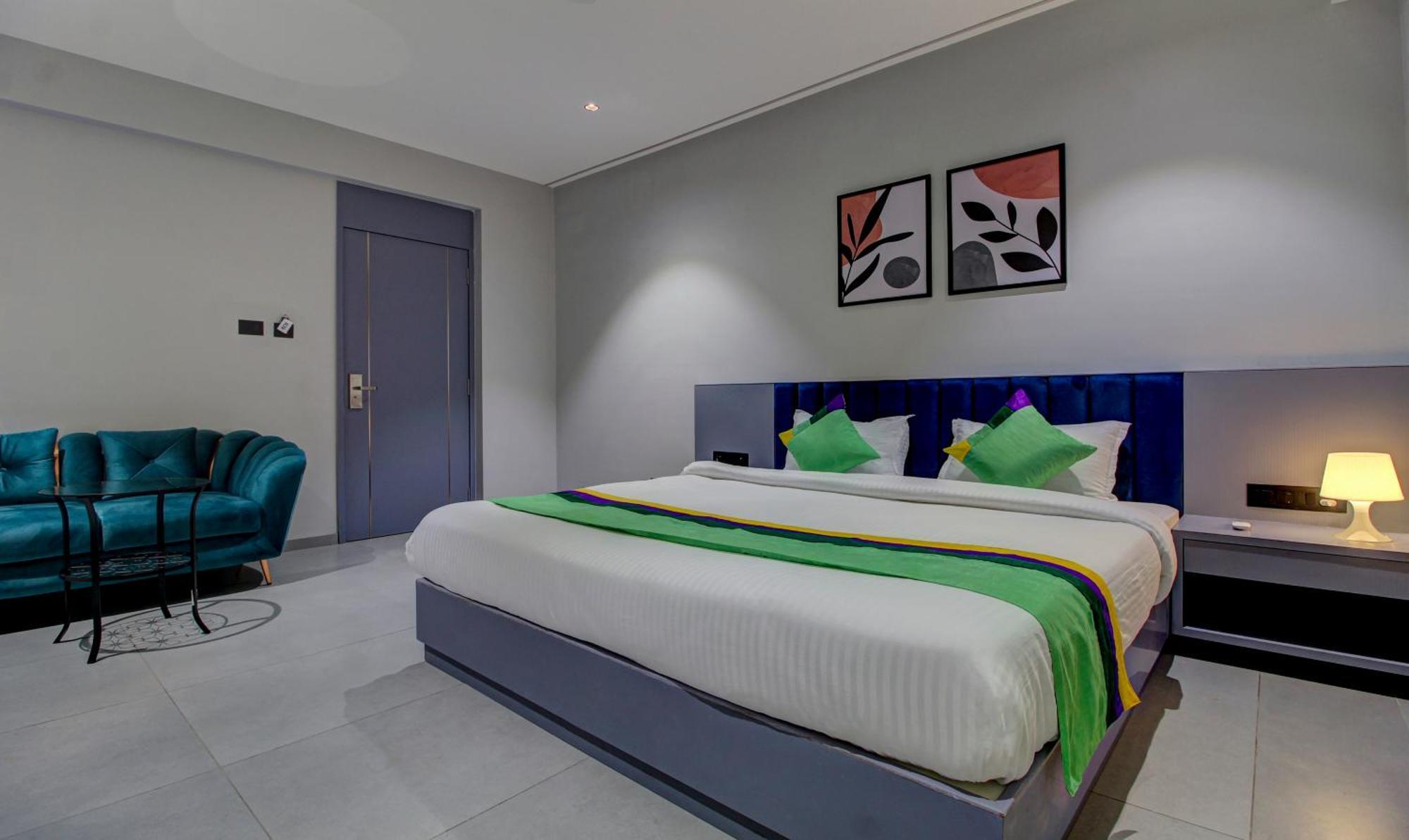 Comfort Inn Baner- Indian Nationals Only Pune Extérieur photo
