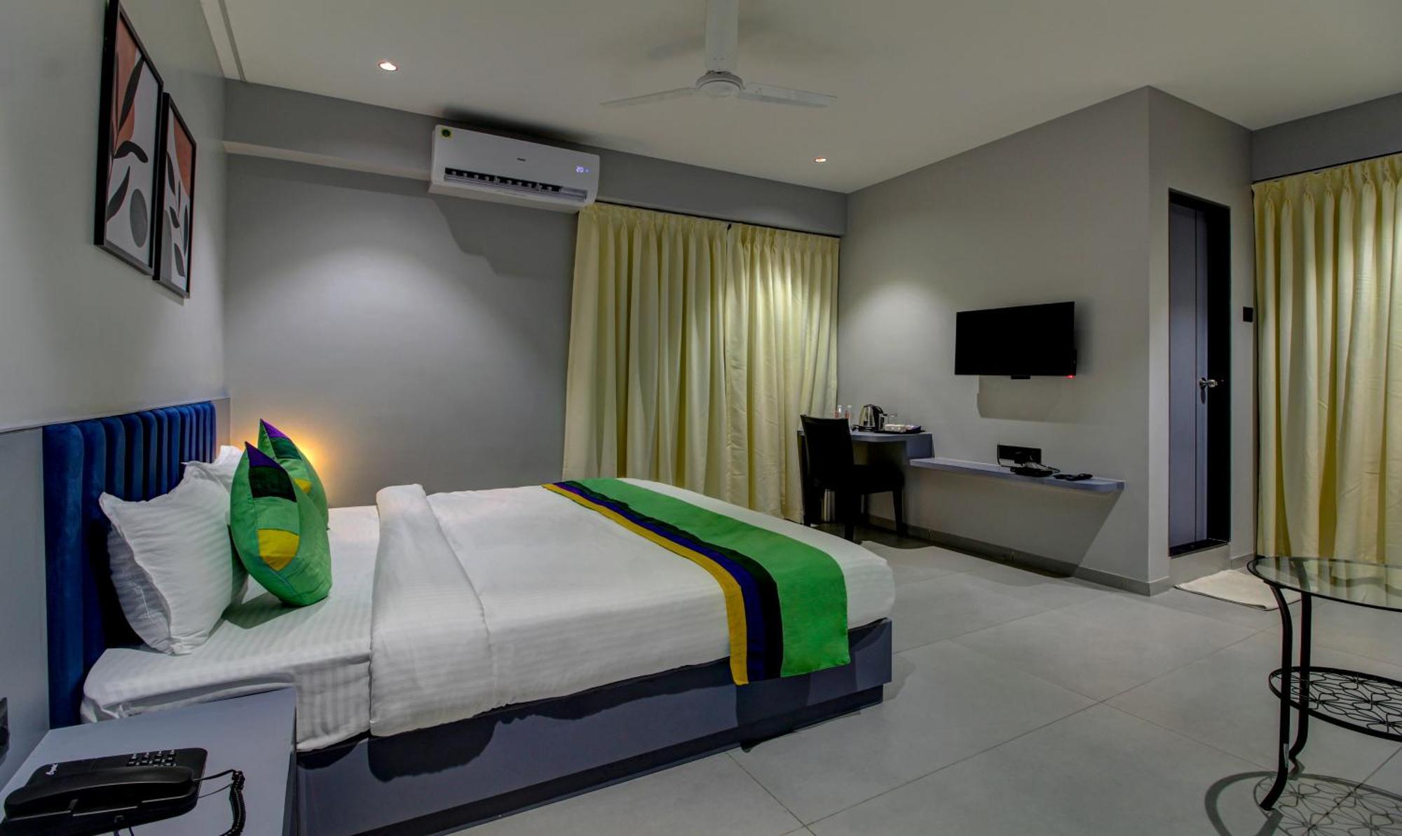 Comfort Inn Baner- Indian Nationals Only Pune Extérieur photo