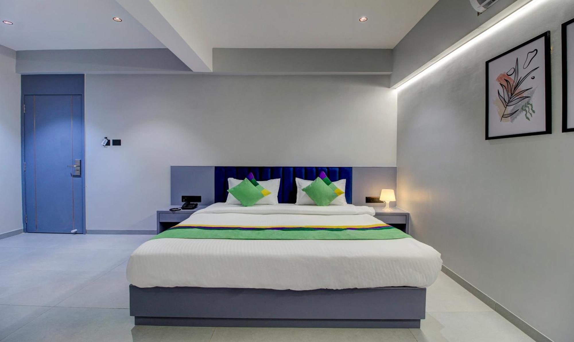Comfort Inn Baner- Indian Nationals Only Pune Extérieur photo