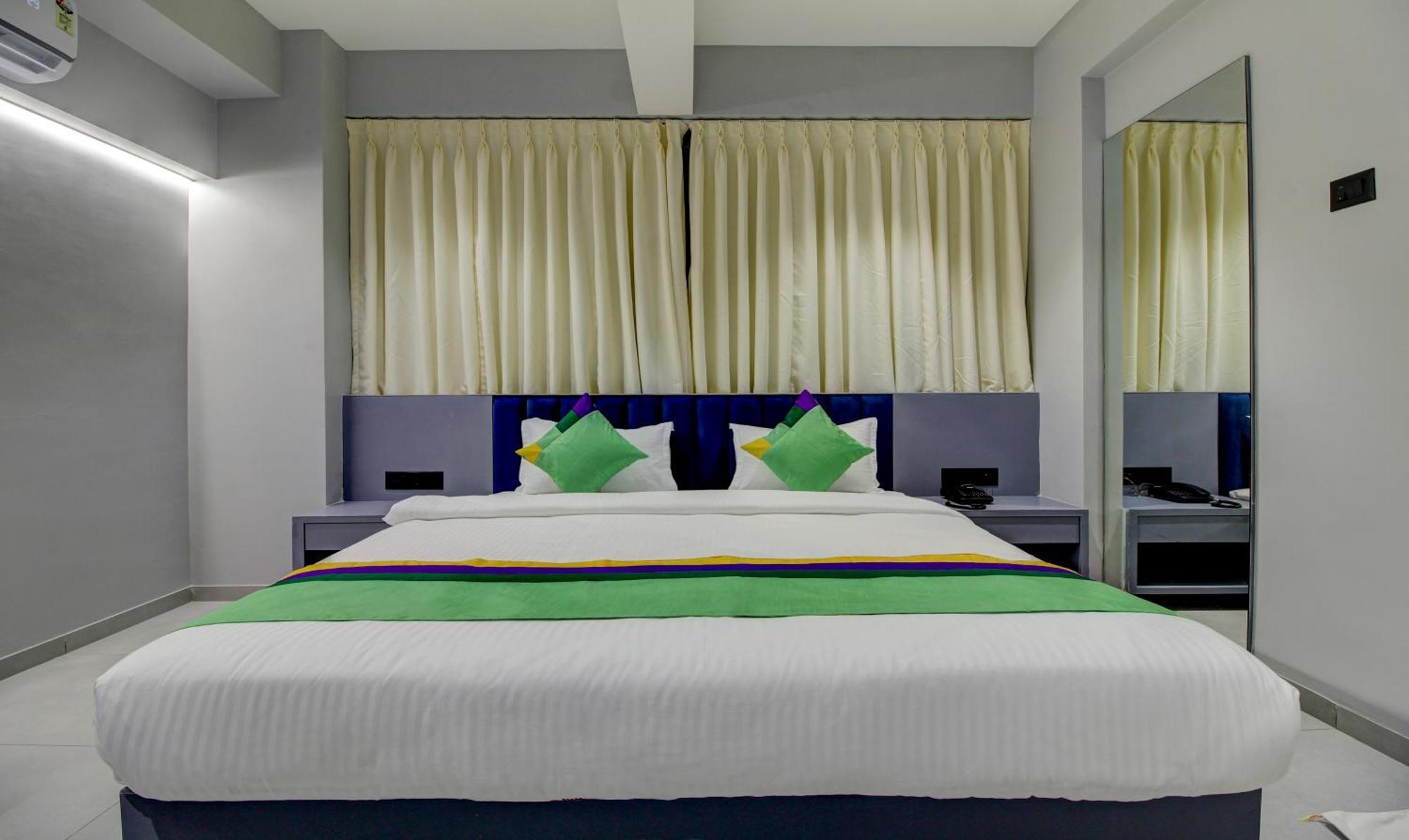 Comfort Inn Baner- Indian Nationals Only Pune Extérieur photo