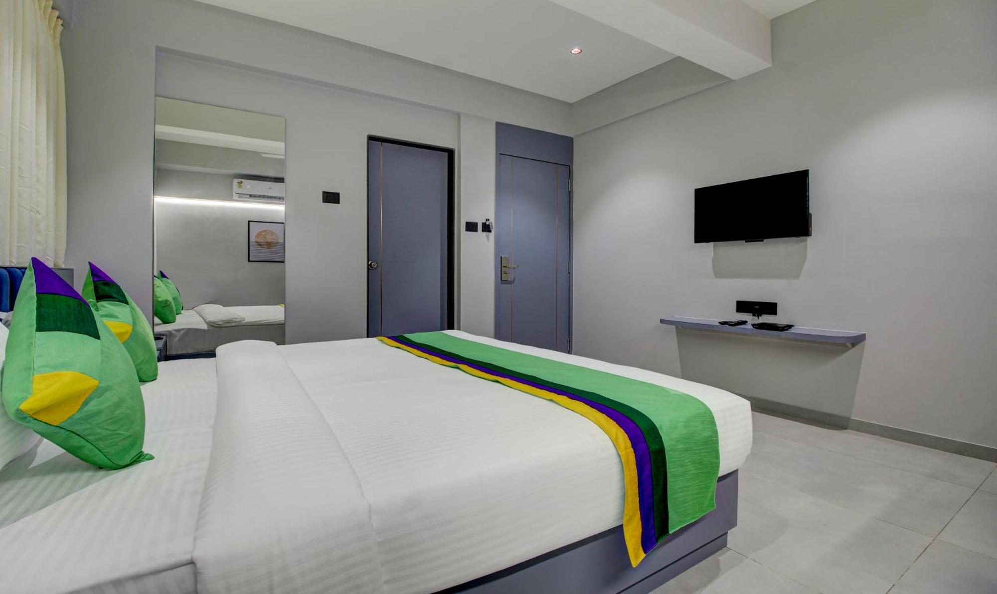 Comfort Inn Baner- Indian Nationals Only Pune Extérieur photo